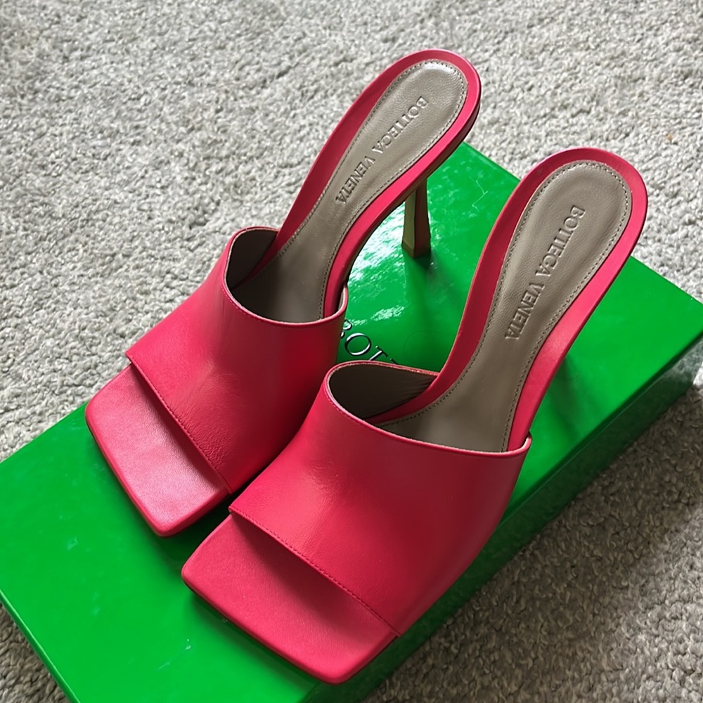 NWT Pink Bottega Veneta Stretch Leather Mules Size 36.5
